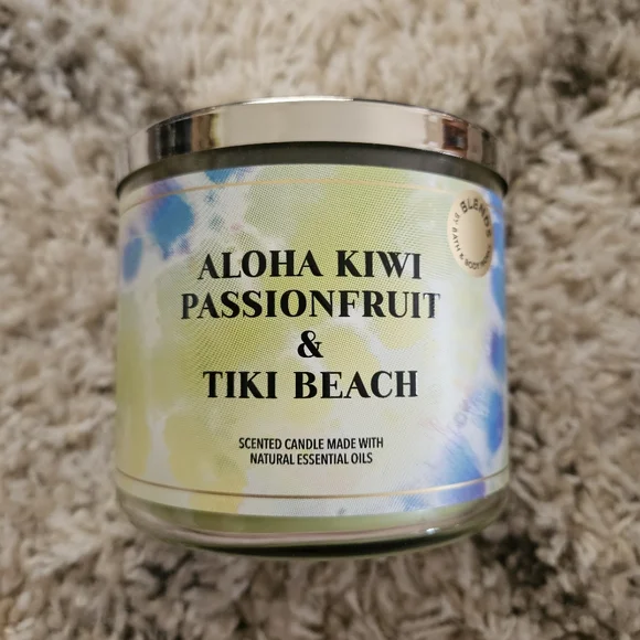 Bath & Body Works 3 Wick Candle Aloha Kiwi Passionfruit & Tiki Beach Rare - Picture 2 of 5